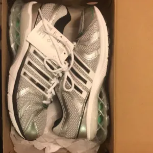 428 Adidas boost 2 J G19038 running metallic silver boy youth size 6 green black