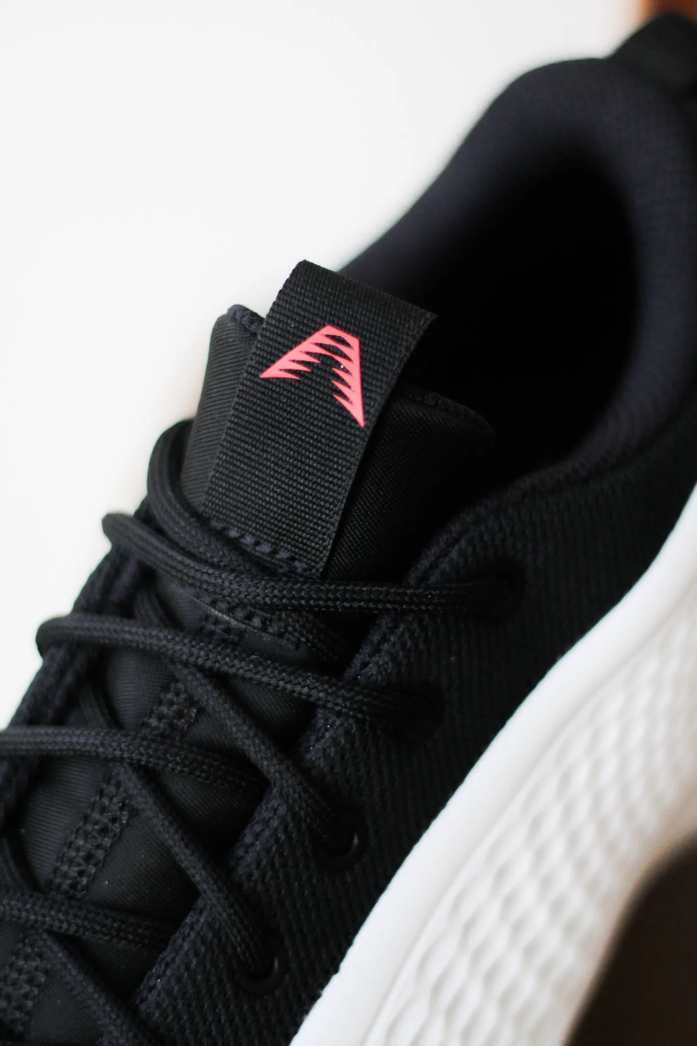 AE 1 LOW "WHITE"