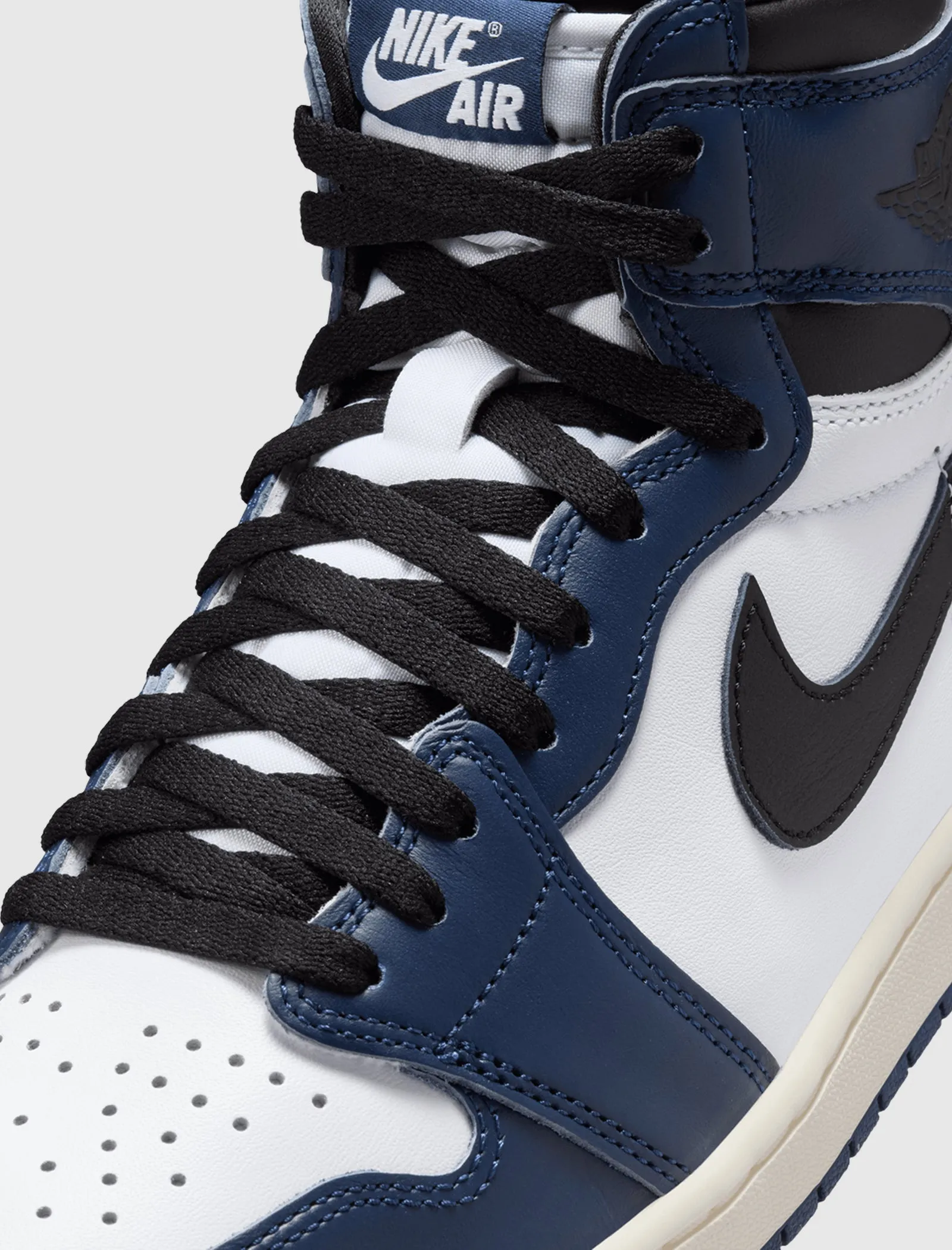 AIR JORDAN 1 RETRO "MIDNIGHT NAVY"