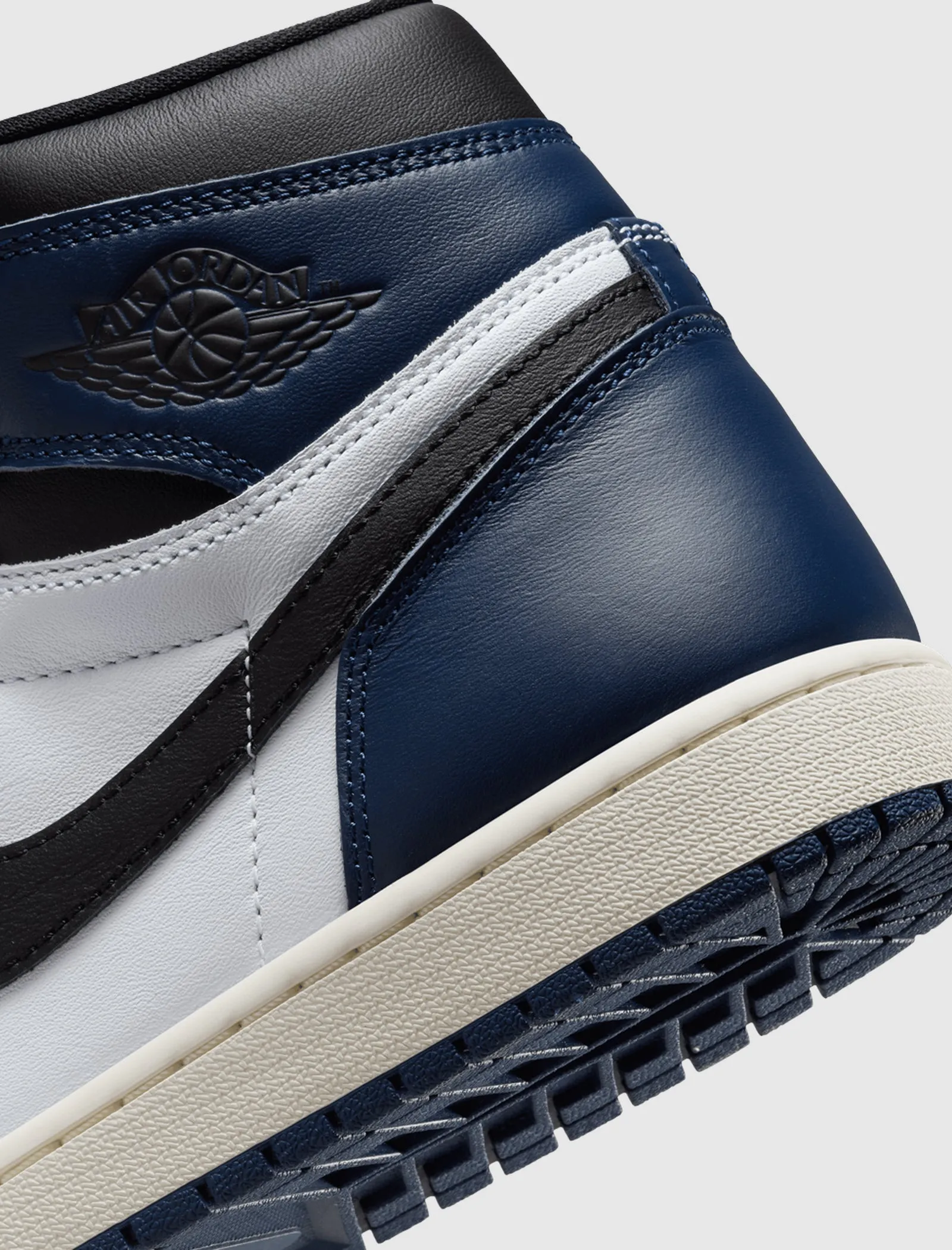 AIR JORDAN 1 RETRO "MIDNIGHT NAVY"