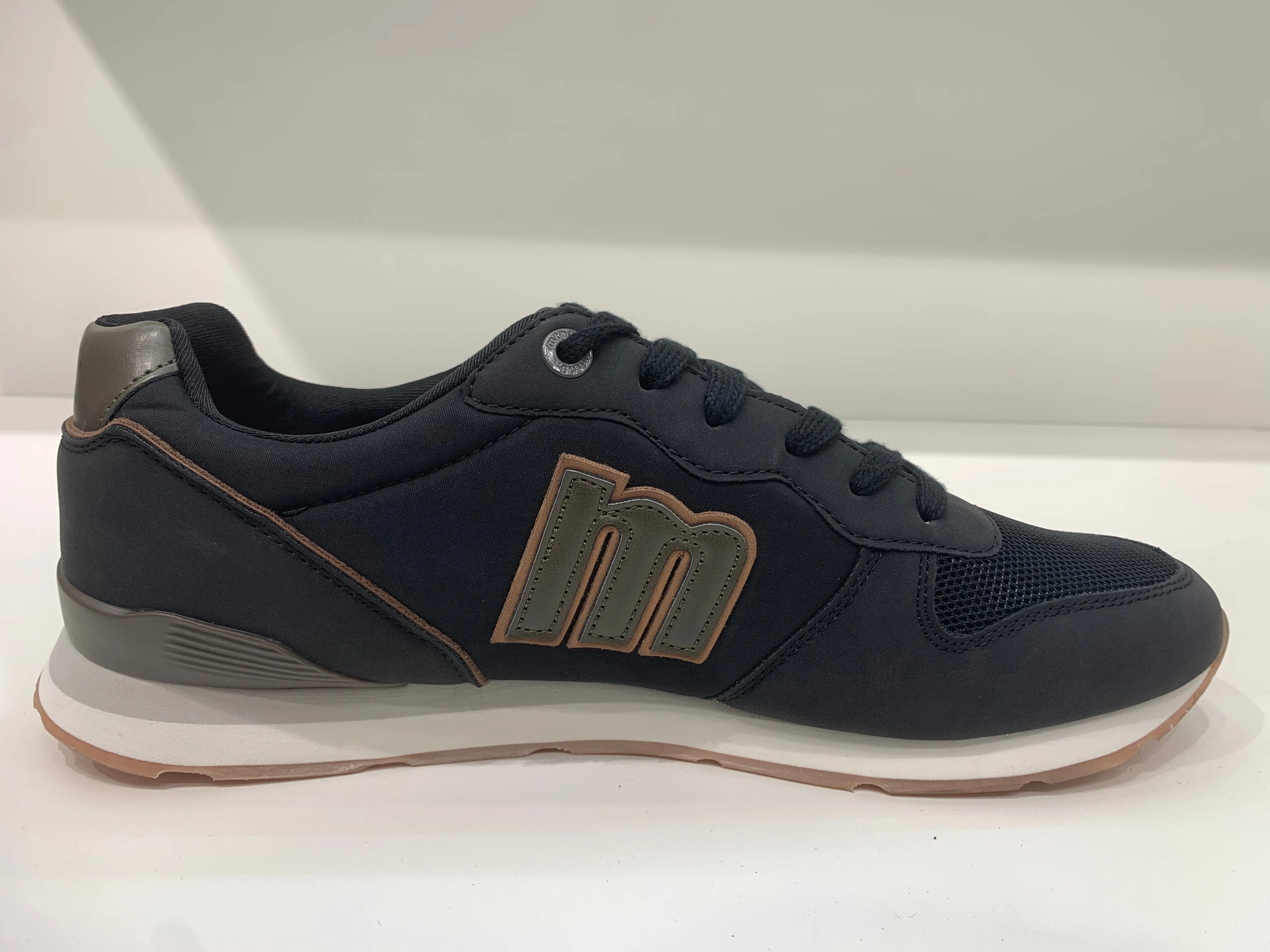 BLOSSOM BLACK