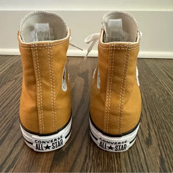 Chuck Taylor All Star Hi-Top Canvas Sneakers in Amber Brew/White/Black 4 Boys