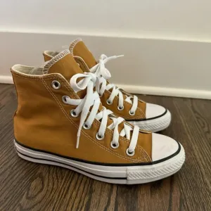 Chuck Taylor All Star Hi-Top Canvas Sneakers in Amber Brew/White/Black 4 Boys