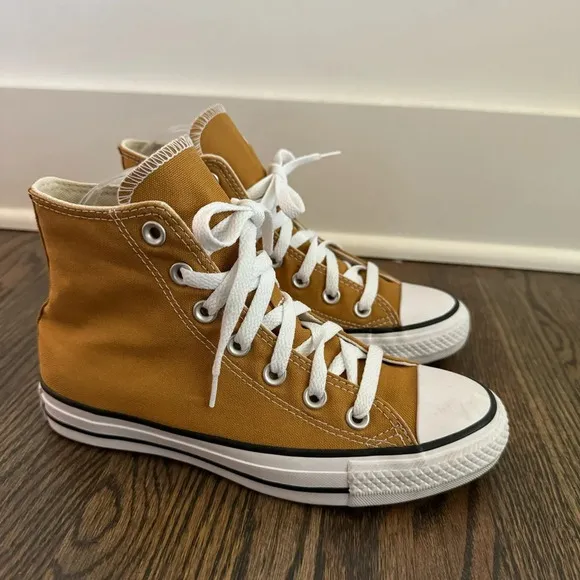 Chuck Taylor All Star Hi-Top Canvas Sneakers in Amber Brew/White/Black 4 Boys