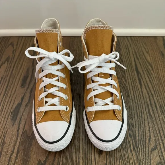Chuck Taylor All Star Hi-Top Canvas Sneakers in Amber Brew/White/Black 4 Boys