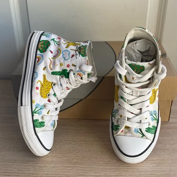 Converse Chuck Taylor Kids Sneakers - SZ 2 Y