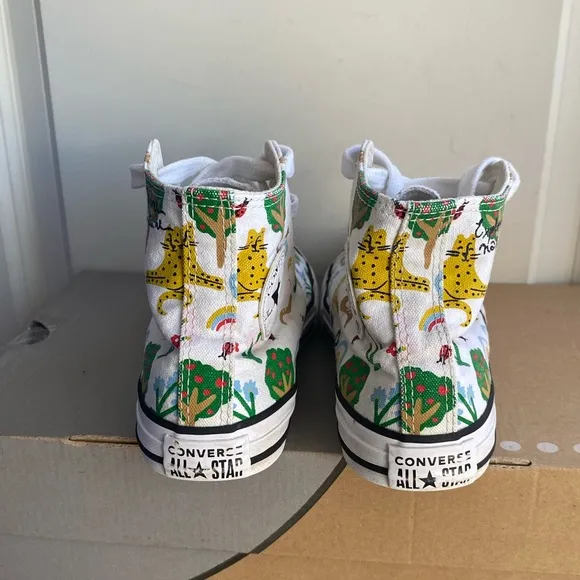 Converse Chuck Taylor Kids Sneakers - SZ 2 Y