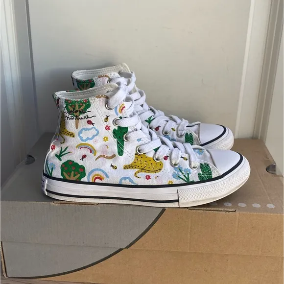 Converse Chuck Taylor Kids Sneakers - SZ 2 Y