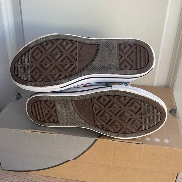 Converse Chuck Taylor Kids Sneakers - SZ 2 Y