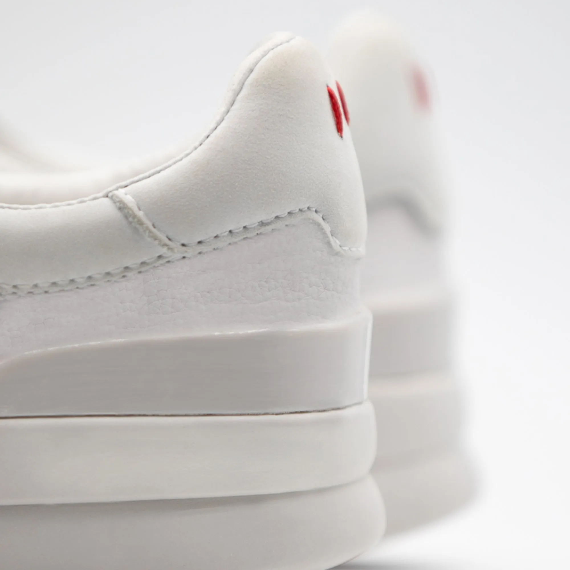 Dumont Light Grey / White