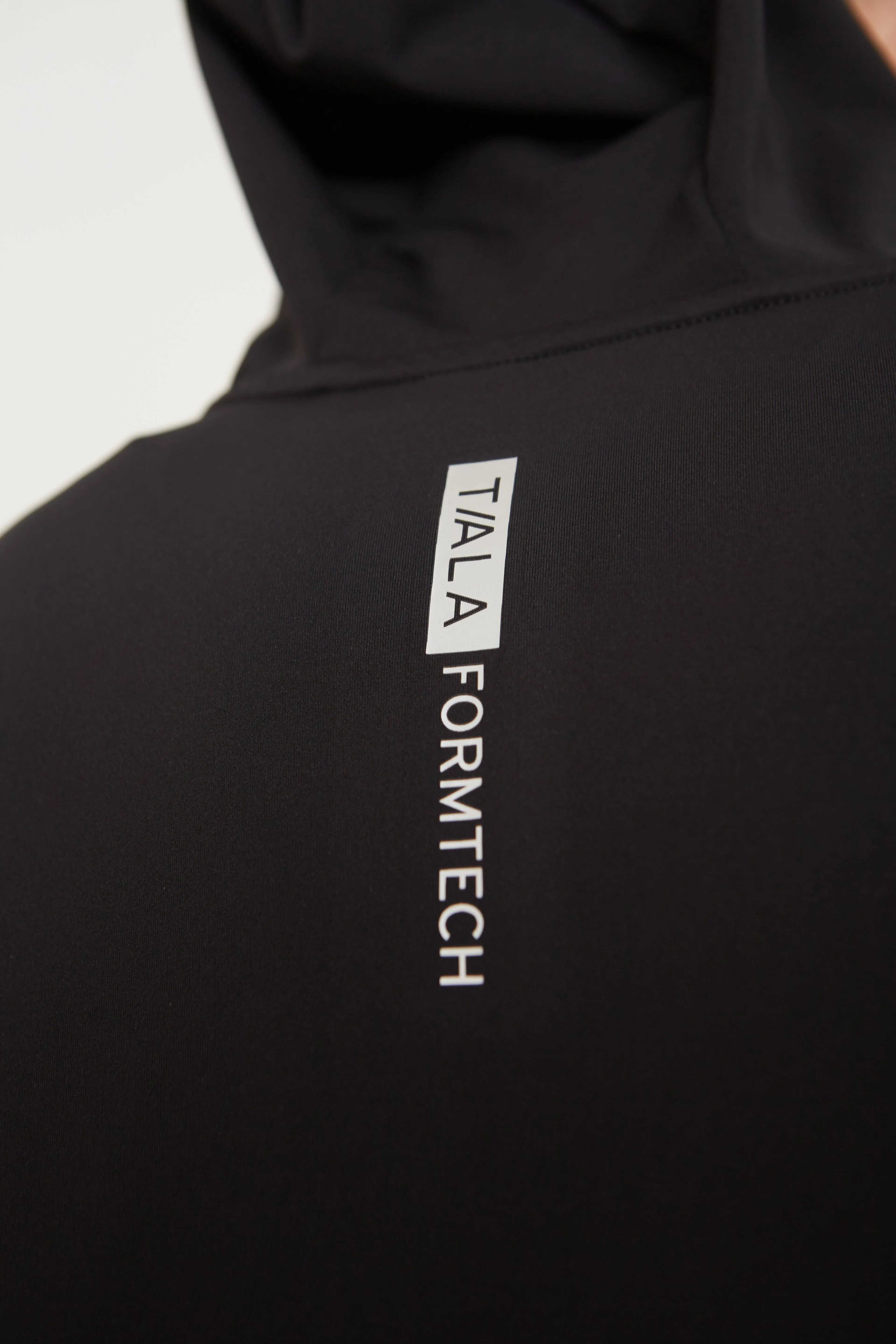 FORMTECH HOODED ZIP THROUGH RUNNING JACKET- BLACK