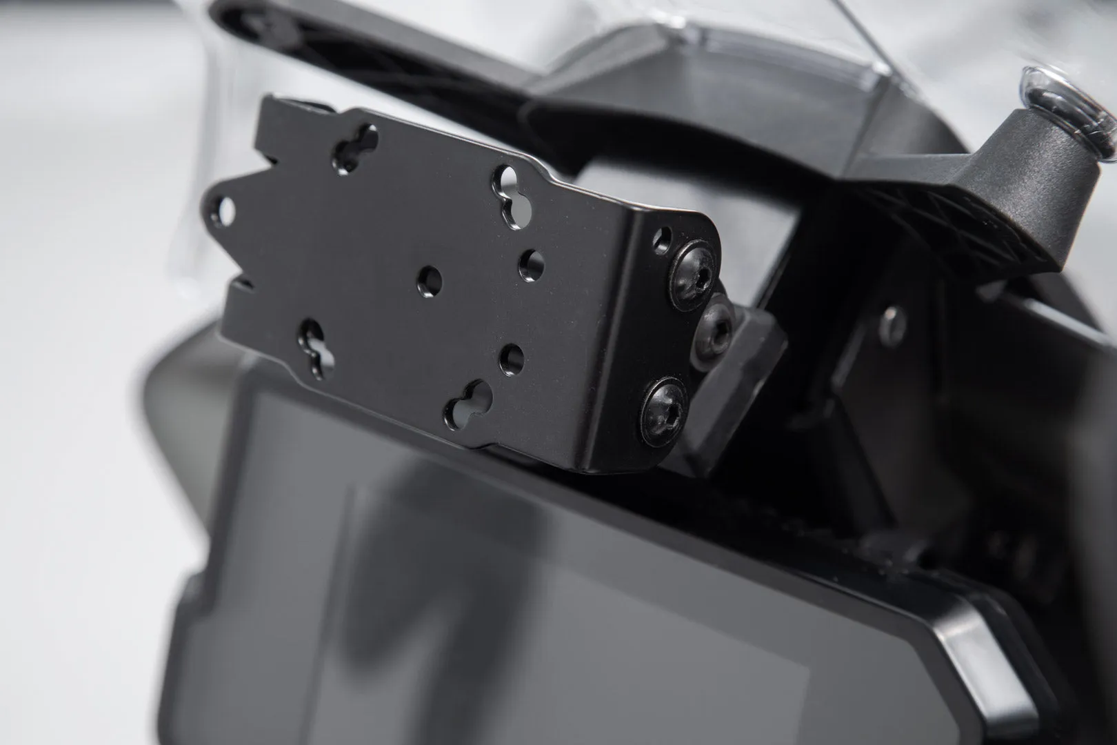 GPS COCKPIT MOUNT SW MOTECH REMOVABLE, SHOCK-ABSORBENT GPS DEVICE HOLDER