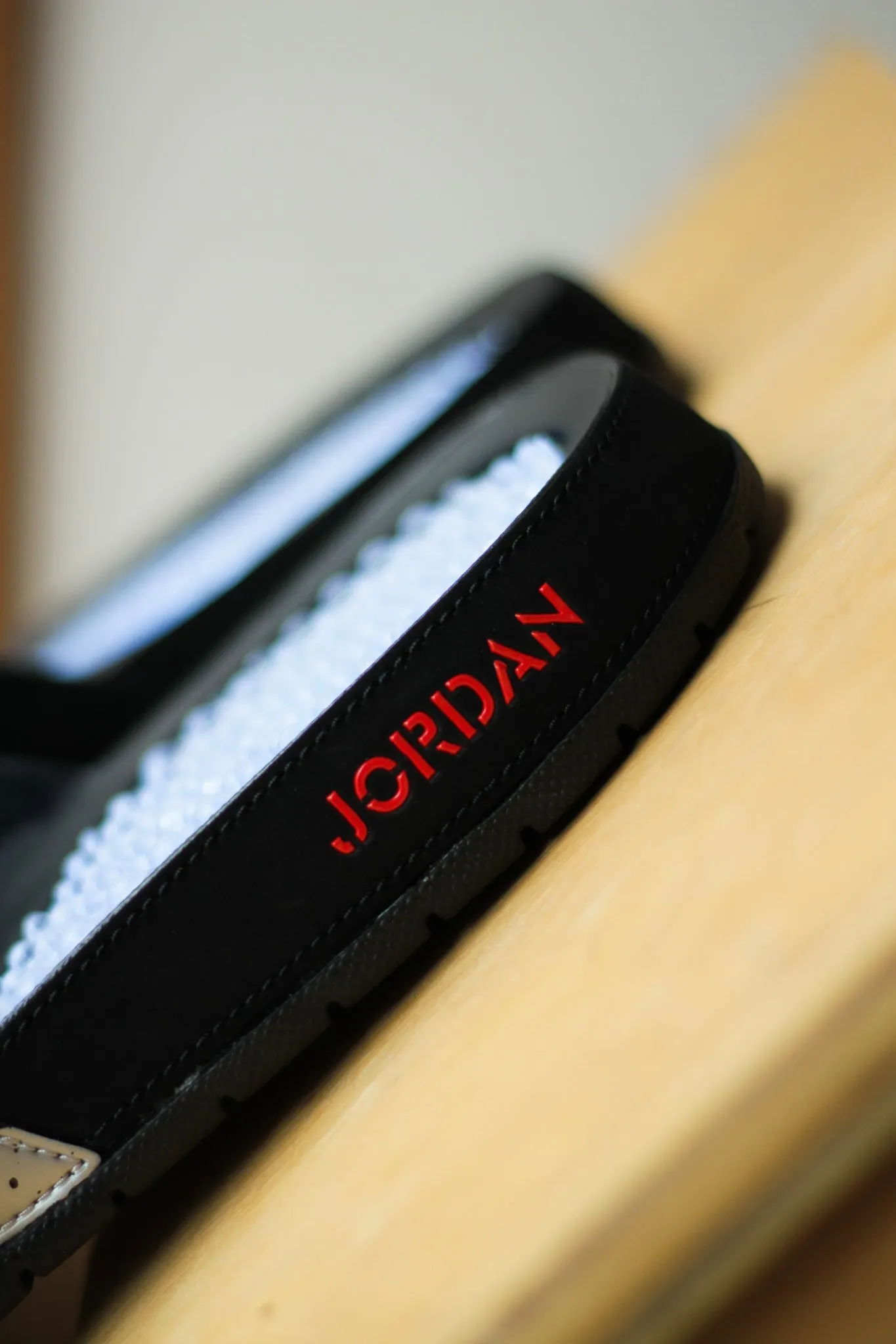 HYDRO 5 RETRO SLIDE "BLACK/FIRE RED"