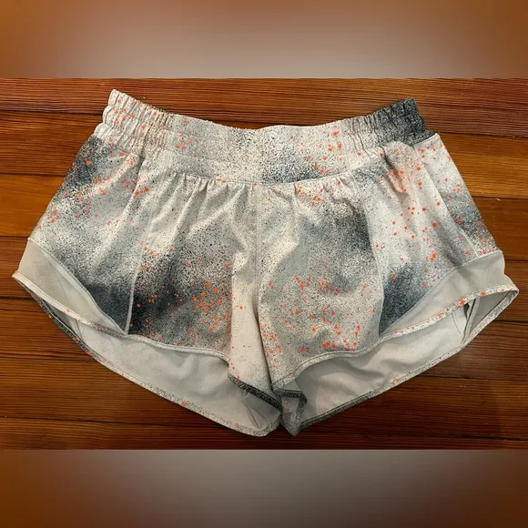 Lululemon Hotty Hot Low-Rise Short 2.5&quot; *Reflective Sz 8