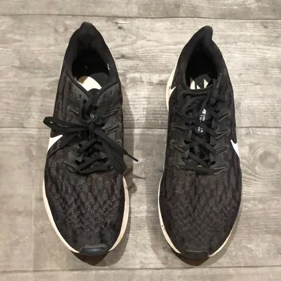 Nike zoom black and white sneakers
