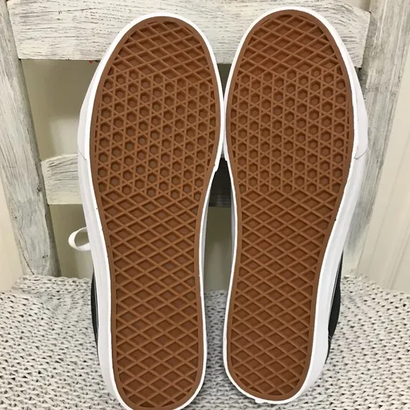 NWOT Vans Old Skool Pine Green
