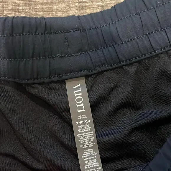 NWT!! Vuori - Vuori Clementine Shorts 2.5” - Navy Blue - Size XL