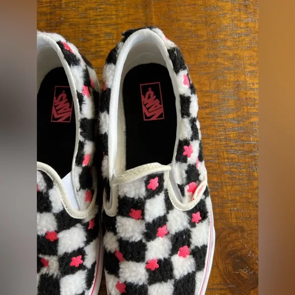 ✨SALE✨ Vans embroidered checkered sneakers ✨SALE✨