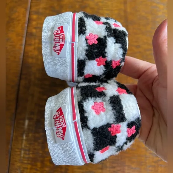 ✨SALE✨ Vans embroidered checkered sneakers ✨SALE✨