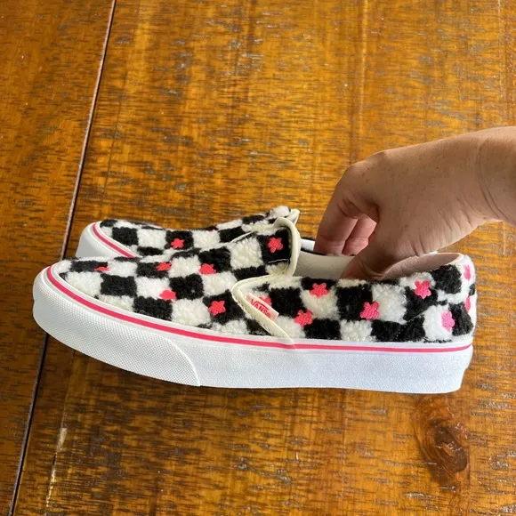 ✨SALE✨ Vans embroidered checkered sneakers ✨SALE✨
