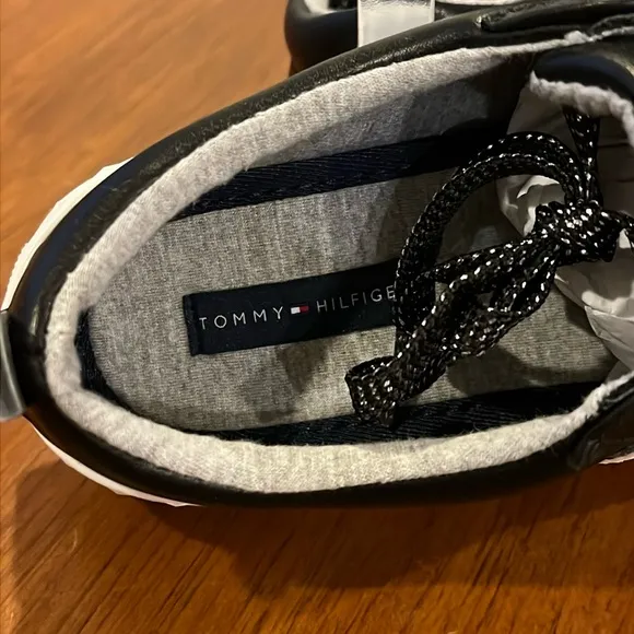 Tommy Hilfiger Rae Sparkle Basic Shoes Sneakers new Youth Boys or Girls Size 3