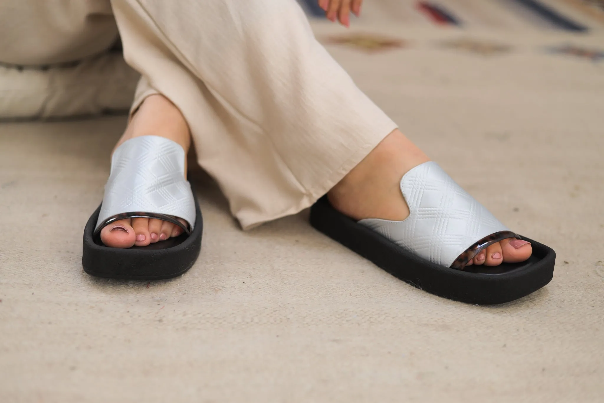Tortoise Shell Slides - Silver