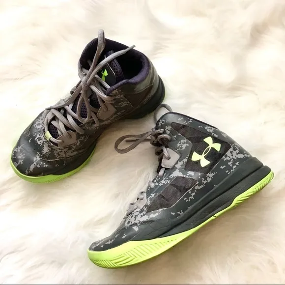 [Under Armour] Boys Athletic Gray Sneakers