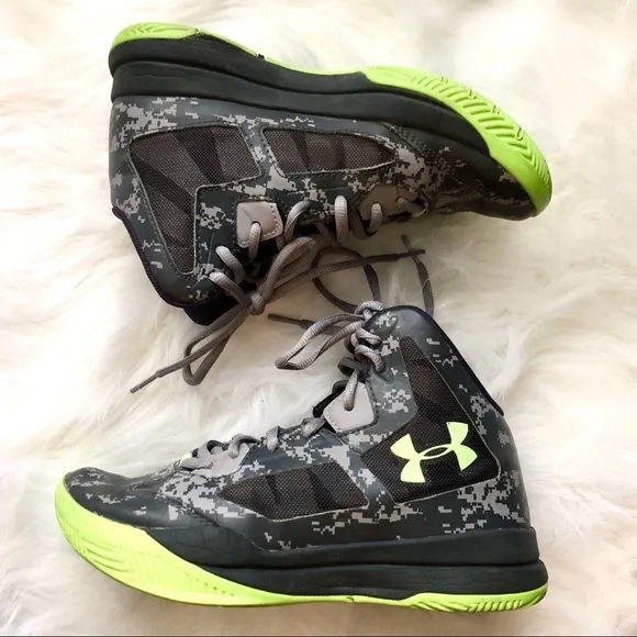 [Under Armour] Boys Athletic Gray Sneakers