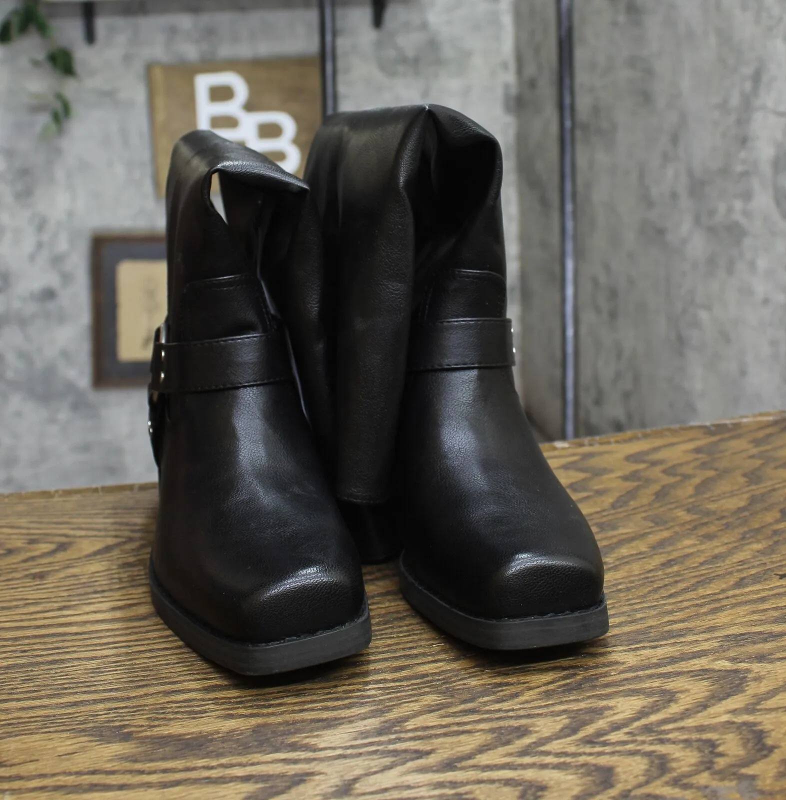 Universal Thread Womens Oakley Harness Boots with Memory Foam Insole Black 9M