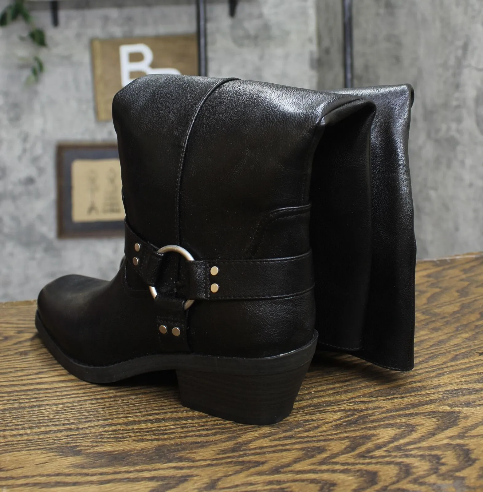 Universal Thread Womens Oakley Harness Boots with Memory Foam Insole Black 9M