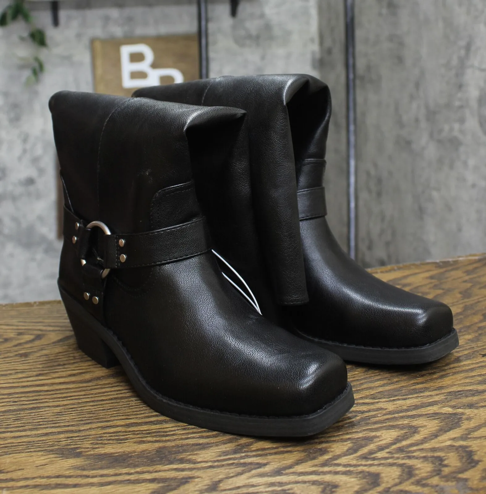 Universal Thread Womens Oakley Harness Boots with Memory Foam Insole Black 9M