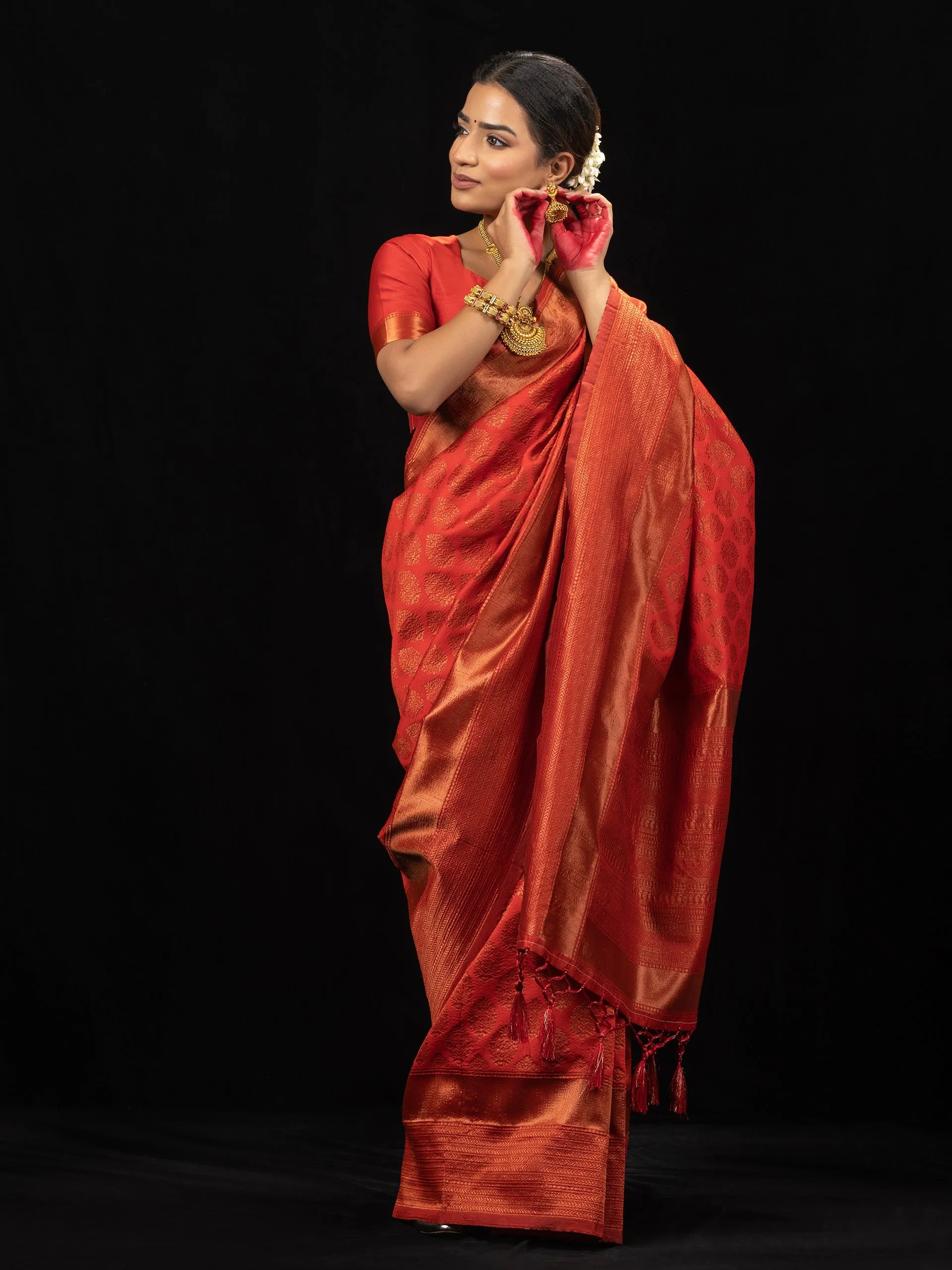 Vishesh Red Saree with Blouse Fabric