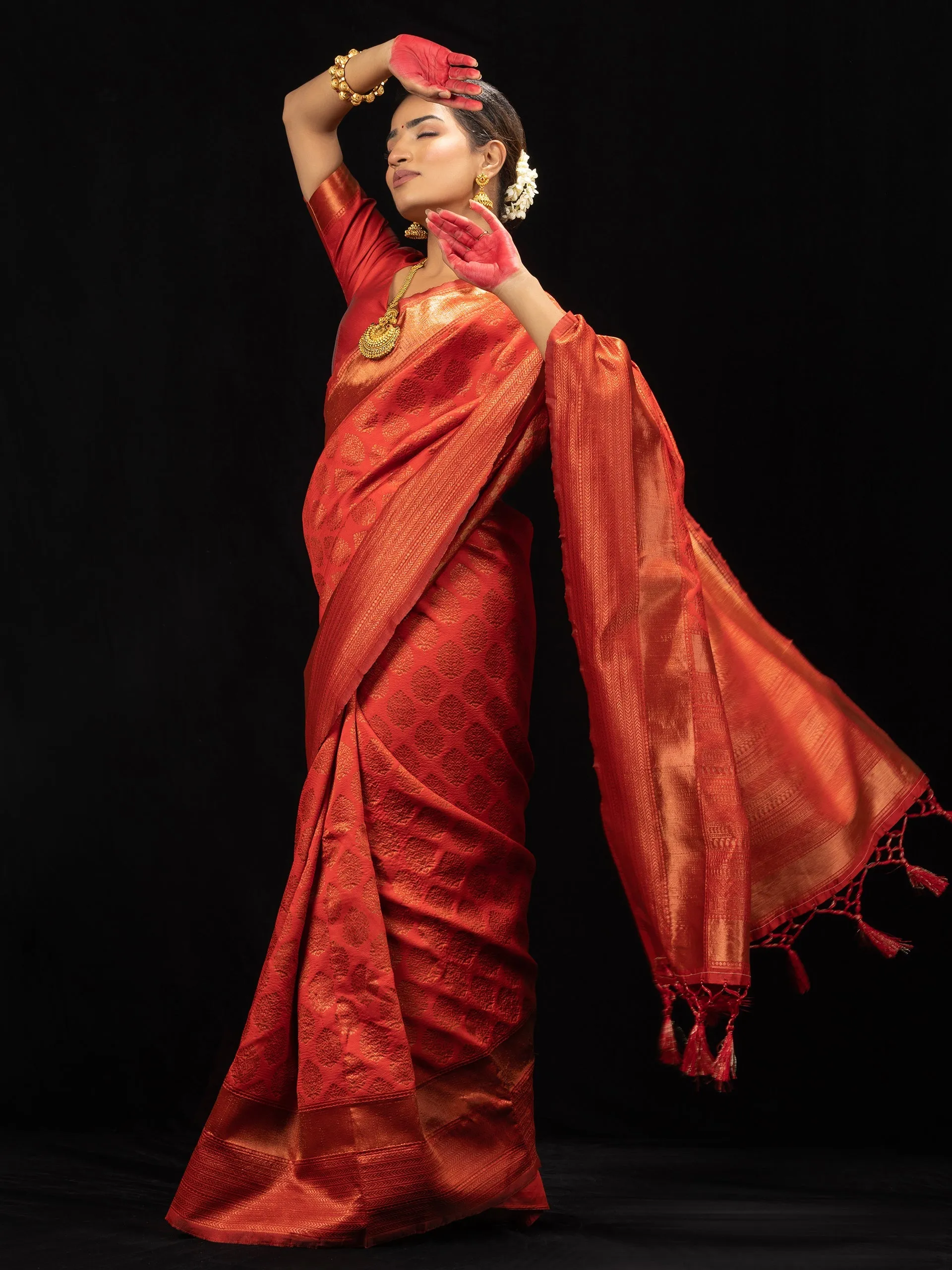 Vishesh Red Saree with Blouse Fabric